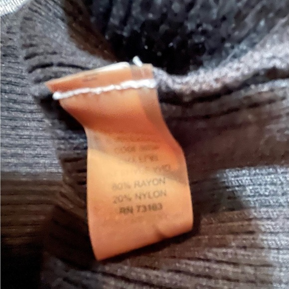 CABLE & GAUGE, CLASSY, BLACK & GREY TOP. COWL NECK. DROP SLEEVES. SIZE M. - Picture 4 of 4